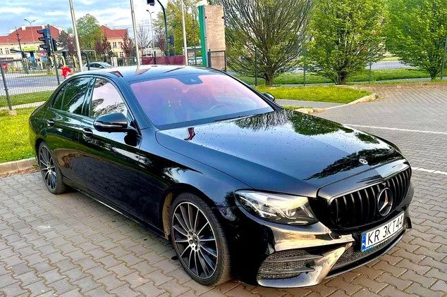 mercedes benz Mercedes-Benz Klasa E cena 151524 przebieg: 144000, rok produkcji 2019 z Kraków